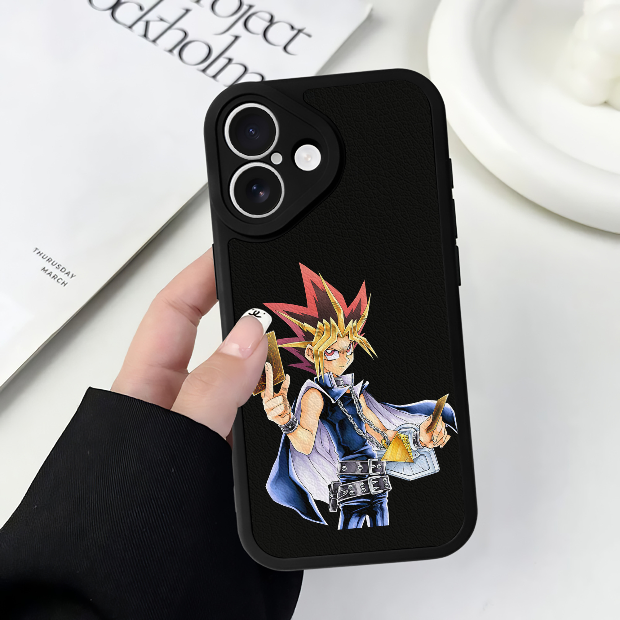 遊☆戯☆王 Yu-Gi-Oh! 【iPhone 16シリーズ対応】シリコンスマホケース（レザー調） 材質：シリコン